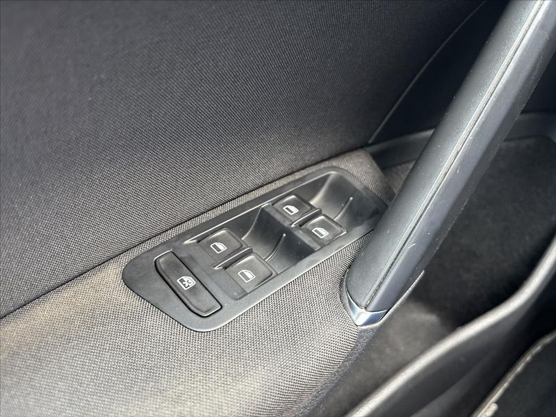 Volkswagen Golf 1,4 TSi AT Highline NAVI KAMER - fotka 36 z 47