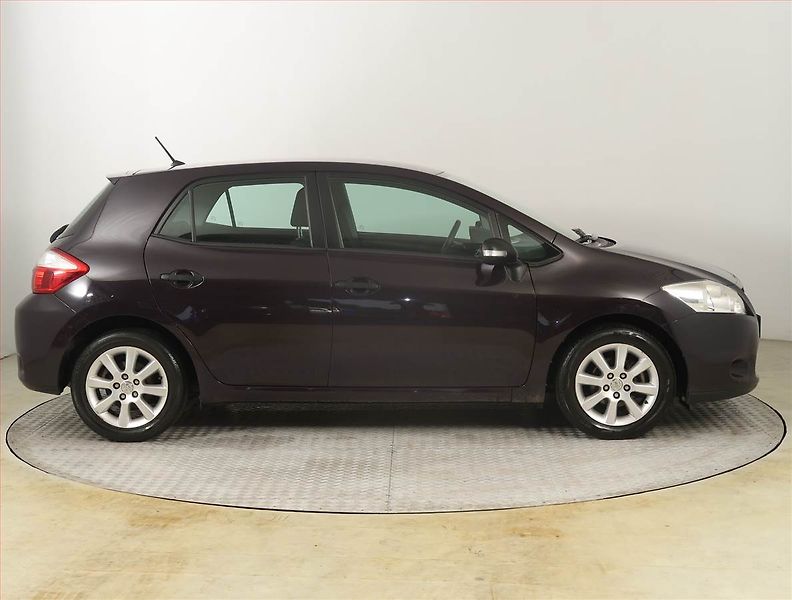 Toyota Auris (2010) 1.6 Valvematic - fotka 6 z 18