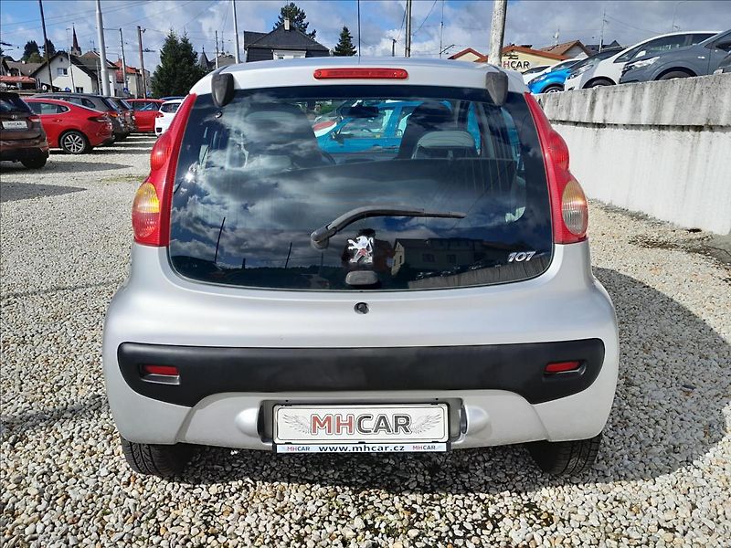 Peugeot 107 1,0i 50kW AUTOMAT - fotka 6 z 38