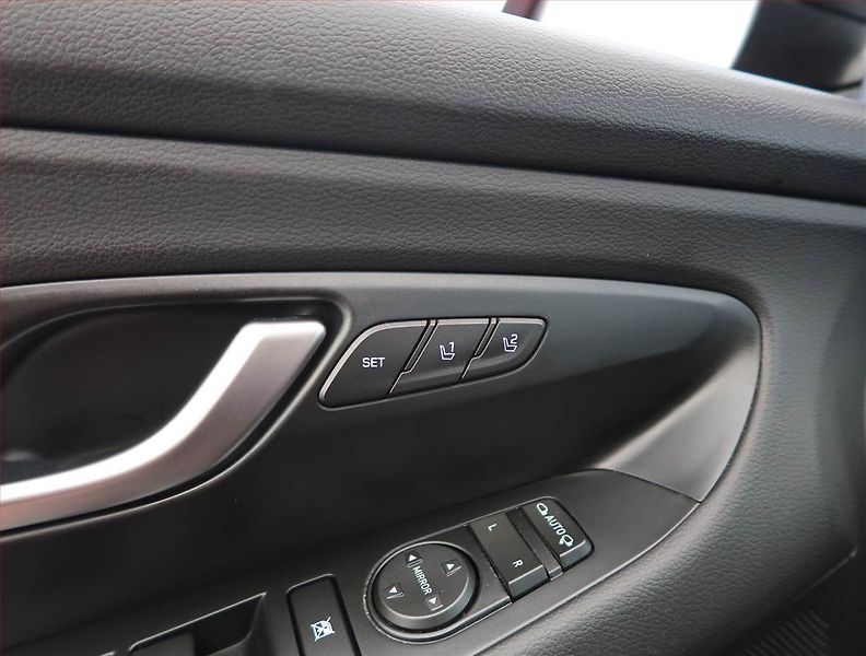 Hyundai i30 (2023) N Line Premium 1.5 T-GDI MHEV - fotka 23 z 27