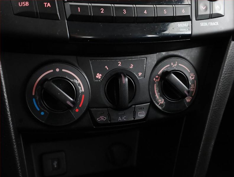 Suzuki Swift (2015) 1.2 - fotka 11 z 15