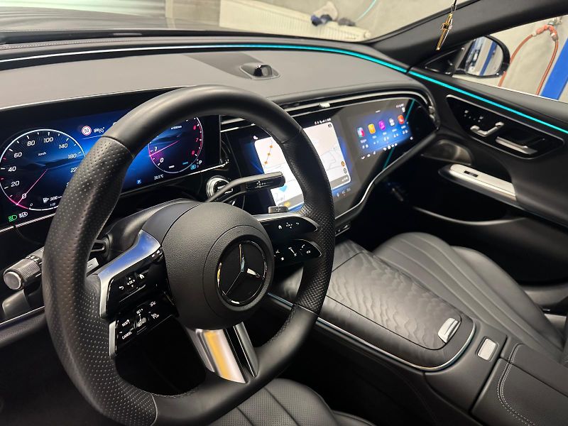 Mercedes-Benz Třídy E (2024) E450 4MATIC AMG CZ - fotka 14 z 15