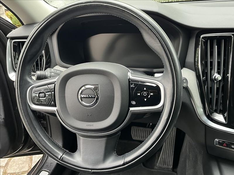 Volvo V60 2,0 CROSS COUNTRY - REZERVACE - fotka 14 z 23