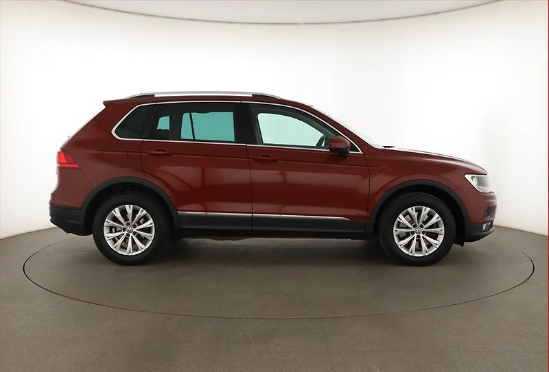 Volkswagen Tiguan (2017) Highline 2.0 TSI, 4X4 - fotka 6 z 21