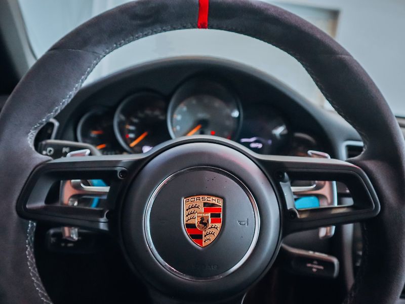 Porsche 911 GT3 368 kW - fotka 10 z 38