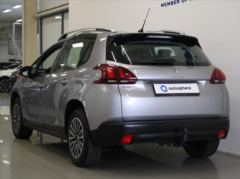 Peugeot 2008 1,2 PT 81kW 62tkm. 1.maj.ČR - fotka 4 z 18