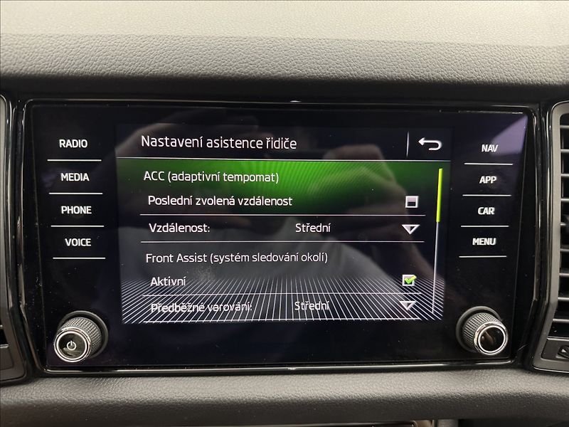 Škoda Kodiaq 2,0 RS CANTON DPH DCC 360° ČR - fotka 20 z 49