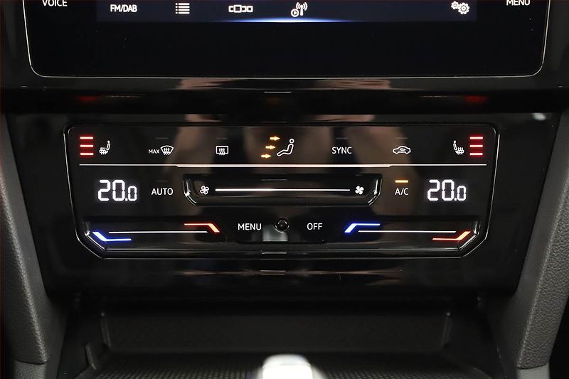 Volkswagen Passat (2021) Elegance 2.0 TDI - fotka 18 z 24