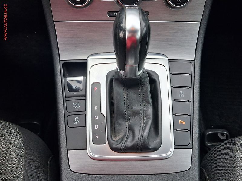 Volkswagen Passat (2012) 2.0TDI, DSG - fotka 20 z 23