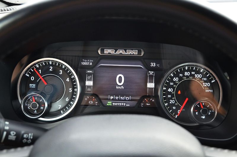 Dodge RAM (2022) 1500 BIGHORN 5.7 V8 HEMI 4x4  - fotka 34 z 51
