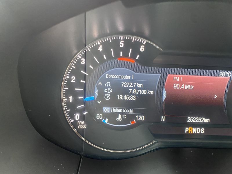 Ford Galaxy (2016) 2,0 TDCi - Panorama - Titanium - fotka 44 z 49
