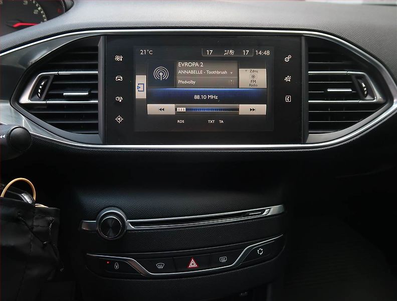 Peugeot 308 (2017) 1.2 PureTech, Navi, Tempomat - fotka 12 z 21