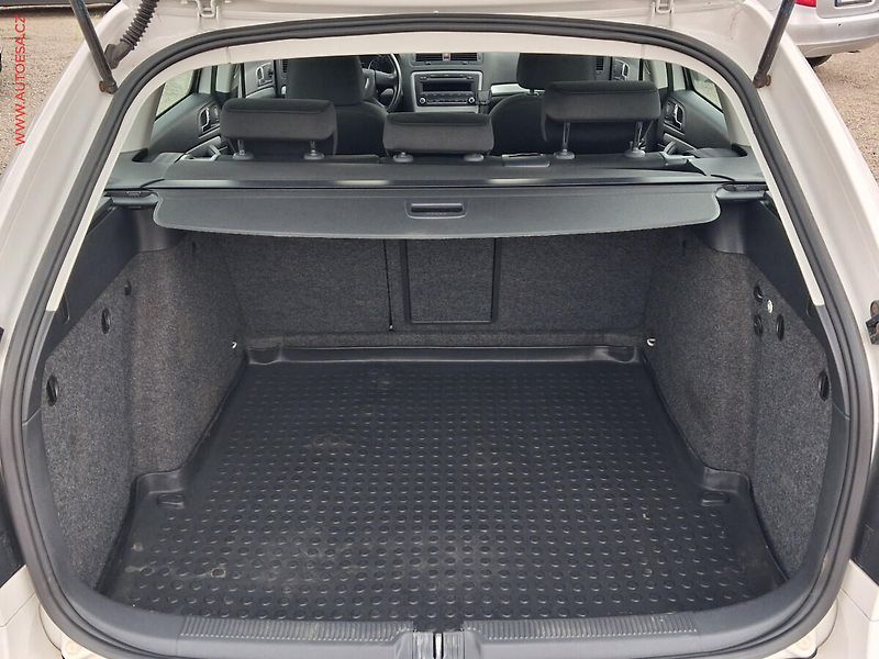 Škoda Octavia (2010) 1.6 TDi, 2.maj,ČR, AC, park - fotka 7 z 18