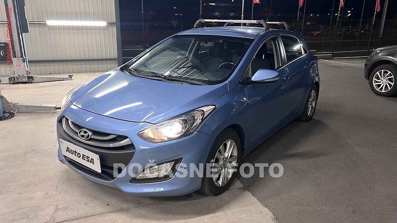 Hyundai i30 (2014) 1.6 i, 2.maj,ČR, Weekend - fotka 1 z 3