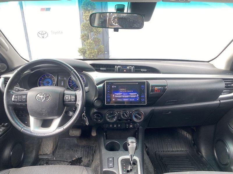 Toyota Hilux 2.4D, Webasto, automat, tažné - fotka 7 z 11