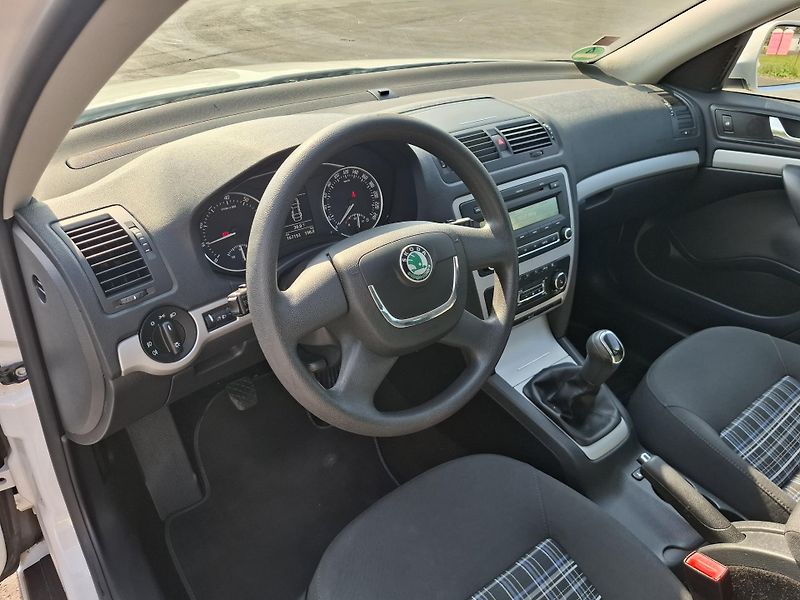 Škoda Octavia (2012) 1.2TSi 77kW,aut.klima,senzory - fotka 9 z 18
