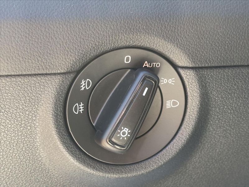 Škoda Octavia 1,6 TDI DSG CZ Style LED DPH - fotka 16 z 38