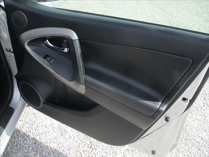 Toyota RAV4 2,2 D, 4x4, aut klima,kamera, - fotka 10 z 34