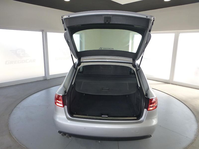 Audi A4 (2011) 2,0TDI*ALU**PARK.S***NAVIGACE - fotka 24 z 27