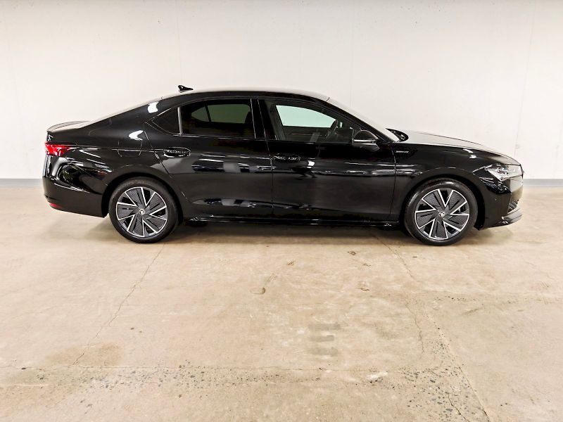 Škoda Superb (2025) 2.0 TDI 142 kW DSG 4x4 Sportli - fotka 30 z 35