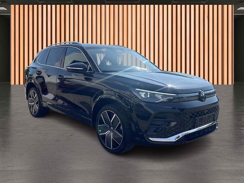 Volkswagen Tiguan TSI 4M R-Line Pano HuD IQ 360 - fotka 2 z 15