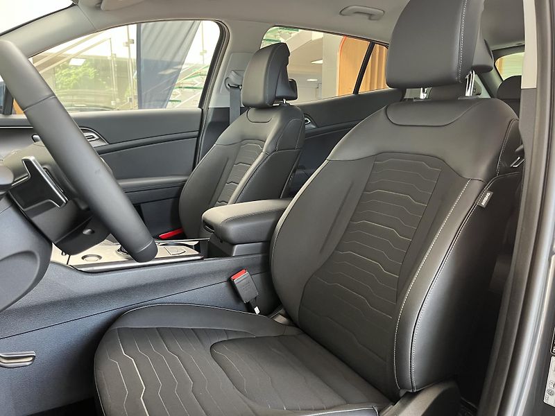 Kia Sportage TOP 1.6 T-GDI GPF 4x2 7DCT - fotka 17 z 21