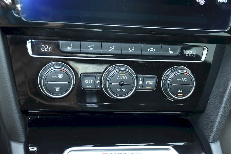 Volkswagen Arteon (2018) R-Line  2.0 BITDI 176kW 4x4 DS - fotka 23 z 32