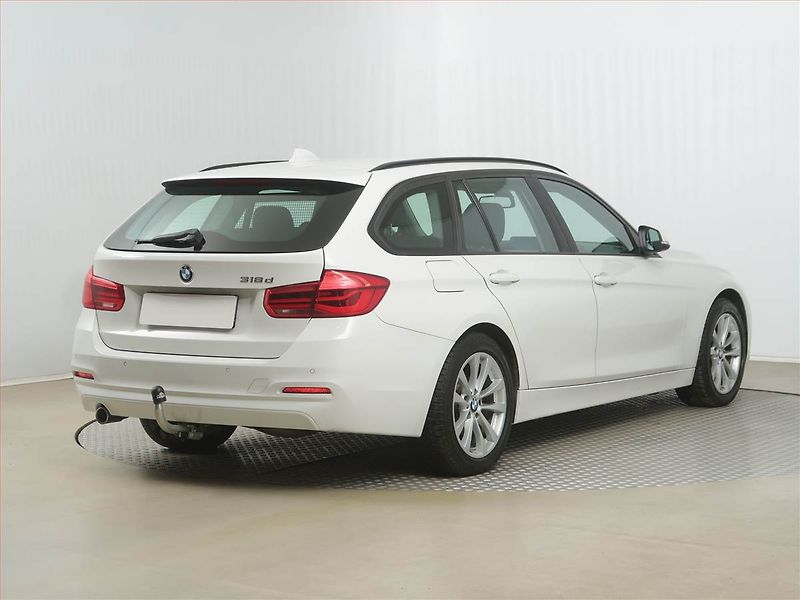 BMW Řada 3 (2018) 318 d, Automat, Serv.kniha - fotka 5 z 16