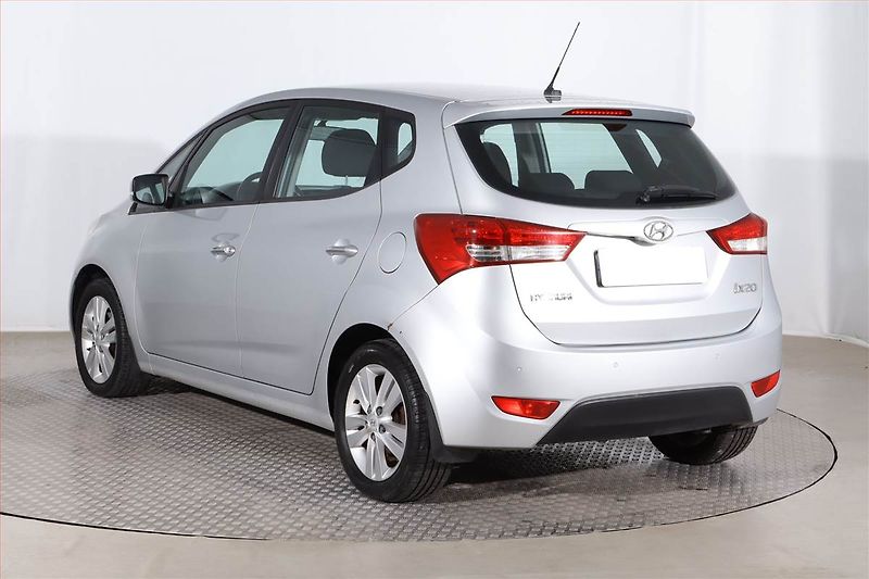 Hyundai ix20 (2011) 1.4 CVVT, Serv.kniha - fotka 4 z 17