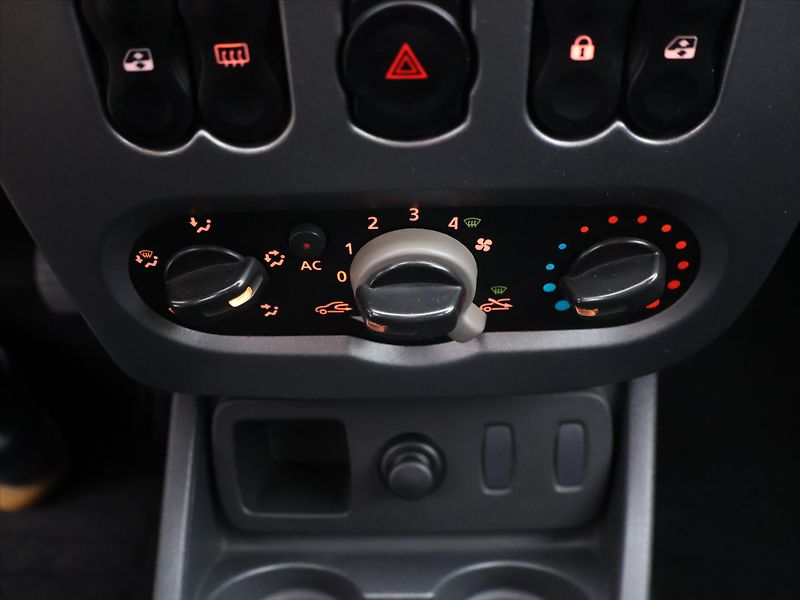Dacia Duster 1,6 SCe 77kW Access Klima CZ - fotka 20 z 30