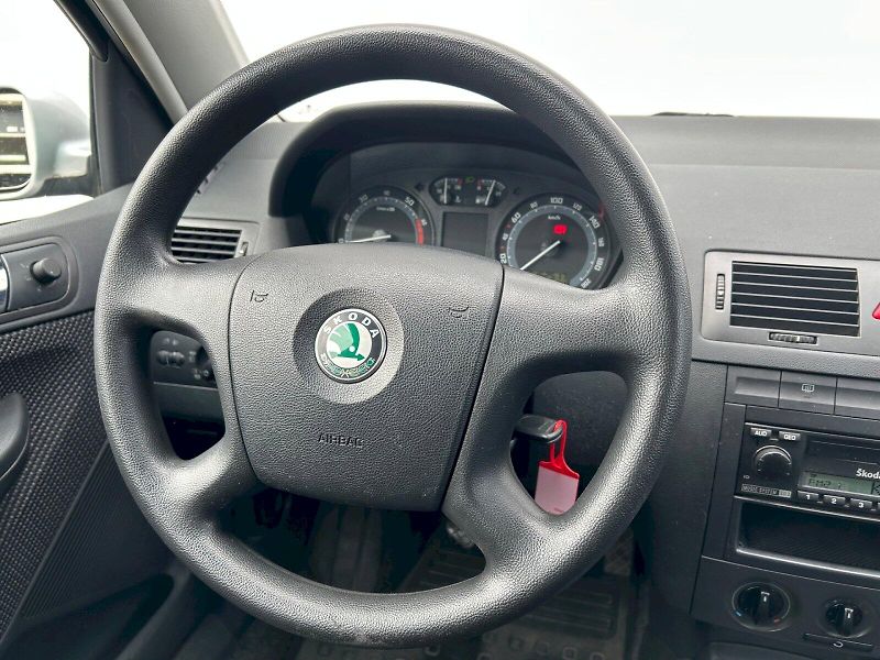 Škoda Fabia (2008) Ambiente 1.2 HTP 47 kW Combi - fotka 10 z 22