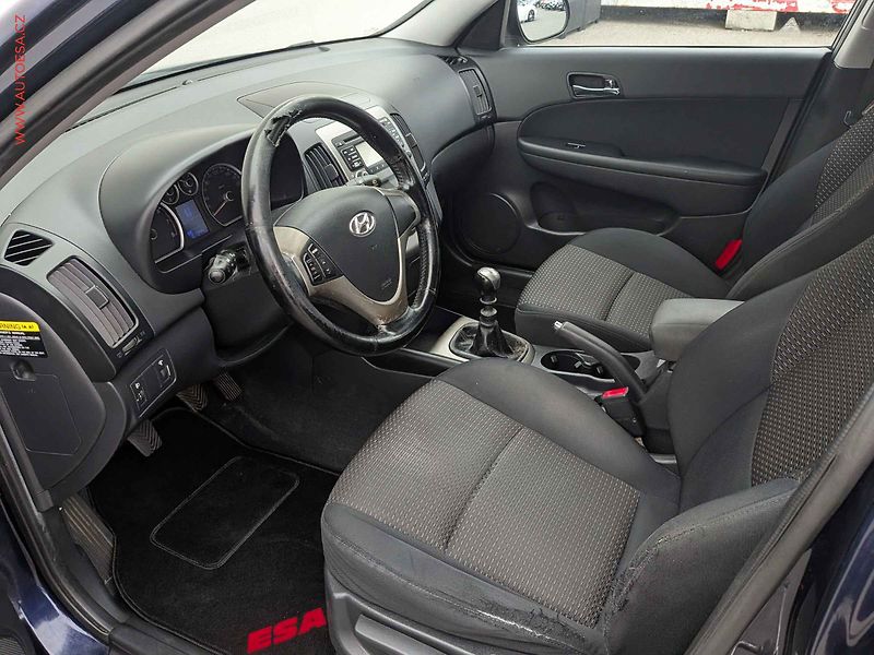 Hyundai i30 (2007) 1.4i, ČR, AC, tažné - fotka 9 z 12