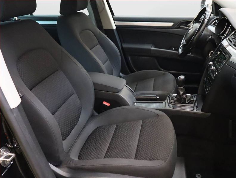Škoda Superb (2015) Style 2.0 TDI, Navi, Xenony - fotka 9 z 22
