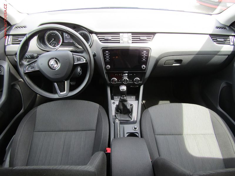 Škoda Octavia (2017) 2.0 TDi 4x4, servis.kniha - fotka 8 z 18