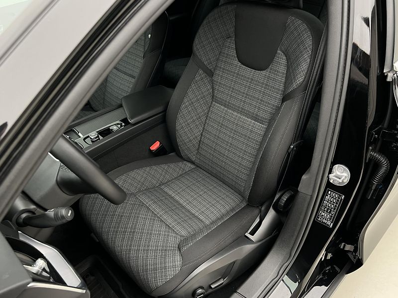 Volvo V60 B4 CORE AUT 1.maj. - fotka 18 z 41
