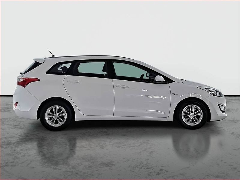 Hyundai i30 (2017) Trikolor 1.6 CRDi, Serv.kniha - fotka 6 z 17