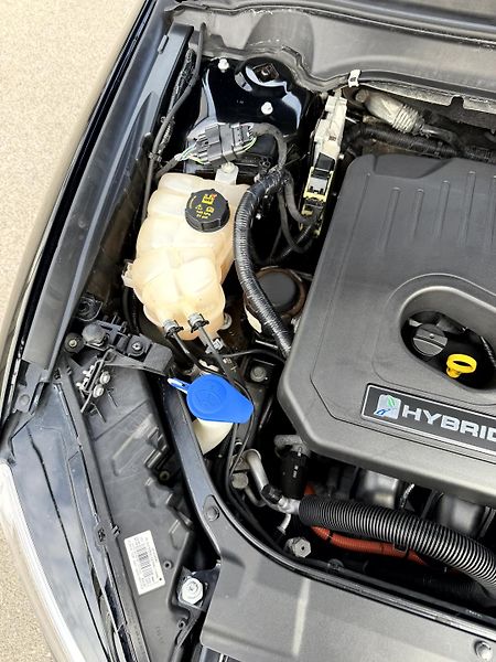 Ford Mondeo Vignale 2.0l hybrid 103 kW - fotka 20 z 21
