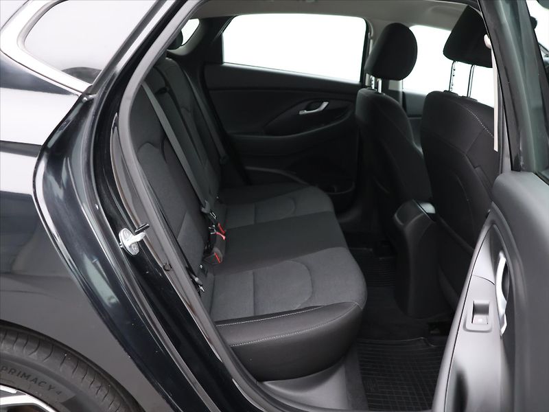 Hyundai i30 1.5 1.5 T-GDI Mild LED CZ - fotka 12 z 27