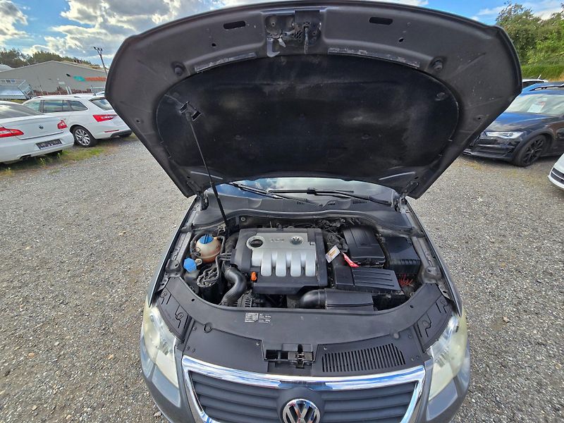 Volkswagen Passat (2005) 2.0 TDi 103KW Comfort - fotka 22 z 23