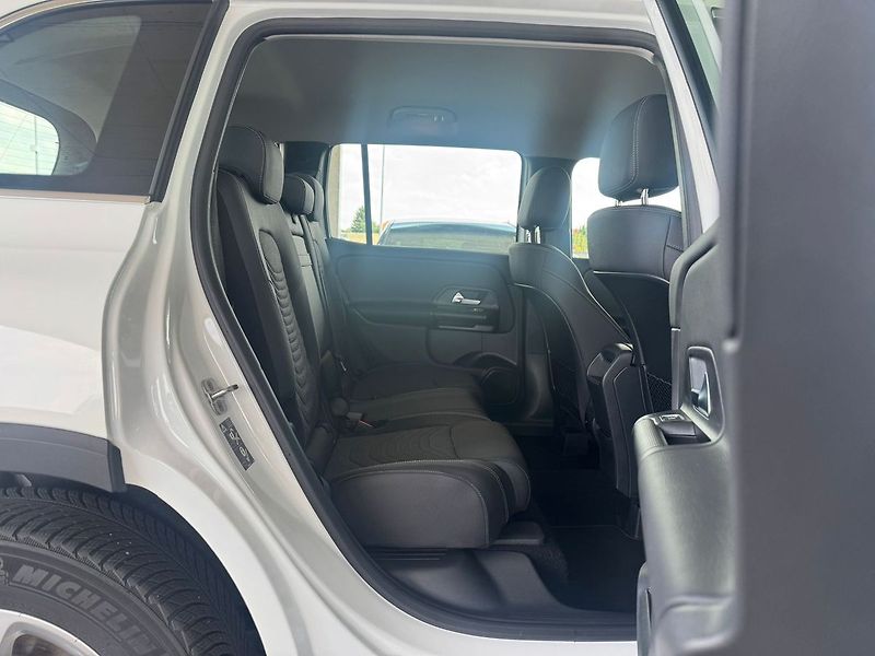 Mercedes-Benz GLB 220 4MATIC - fotka 18 z 20