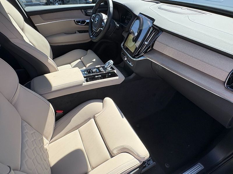 Volvo XC90 Plus Dark B5 184kW - fotka 16 z 26