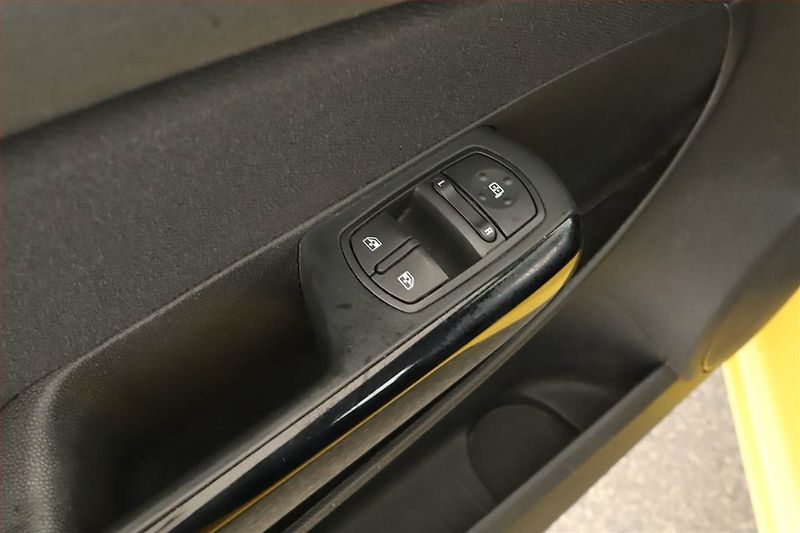 Opel Corsa (2015) 1.2, Park. senzory - fotka 9 z 12