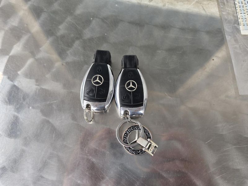 Mercedes-Benz GLK 350 4-MATIC  - fotka 15 z 15