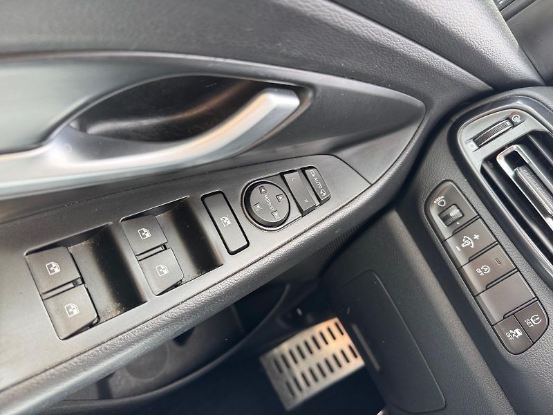 Hyundai i30 (2024) N LINE 1.5T-GDI 118kW CZ DPH - fotka 11 z 11