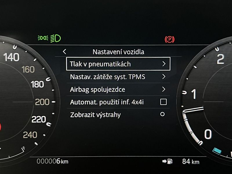 Land Rover Defender 110 D250 X-DYNAMIC SE AWD AUT  - fotka 22 z 45