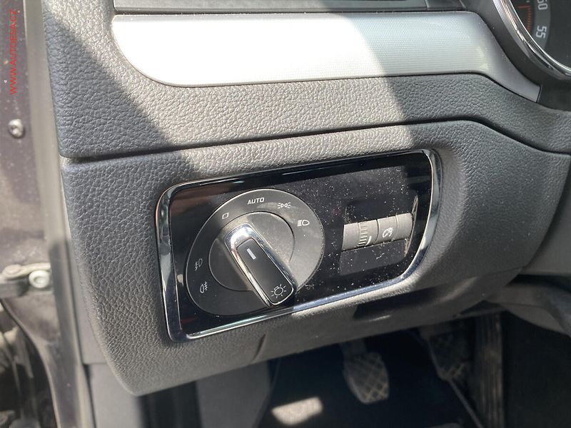 Škoda Superb (2013) 2.0 TDi, Ambition, bixen, TZ - fotka 15 z 18