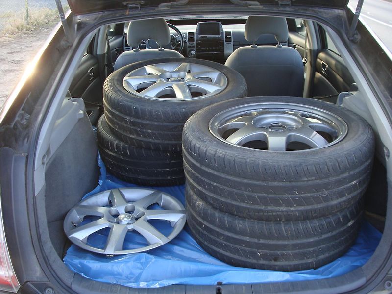 Toyota Prius 1.5i/E, 57 kW, REZERVACE - fotka 12 z 30