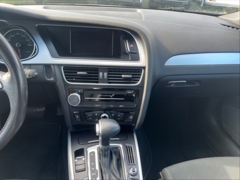 Audi A4 2,0 TDI S-Line AP - fotka 10 z 11