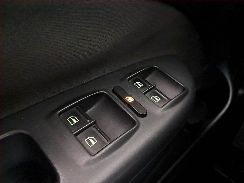 Škoda Octavia (2011) 1.6 TDI, Navi, Xenony - fotka 20 z 20
