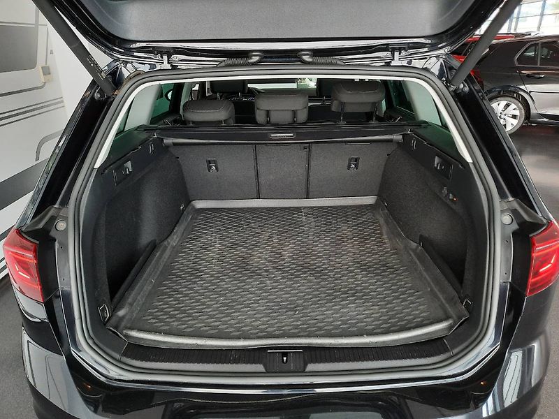 Volkswagen Passat Variant (2023) 2.0 TDI (110kW/150k) DSG, Busi - fotka 24 z 26